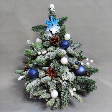 Новогодняя ёлка в голубой гамме