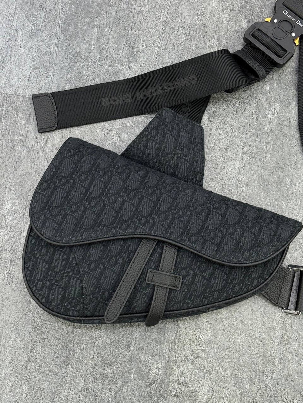 Сумка через плечо Christian Dior Saddle