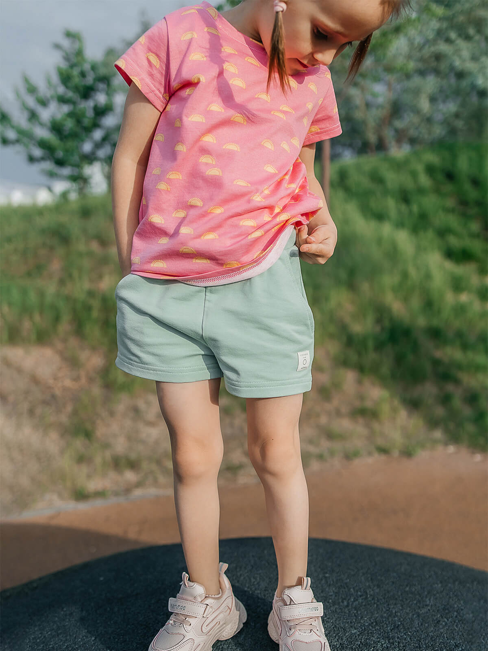 Футболка для девочек Mjölk Солнышки розовые