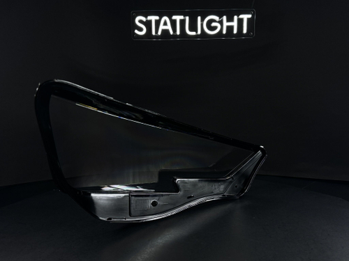 Левое стекло фары AUDI A4 B9 2015-2020