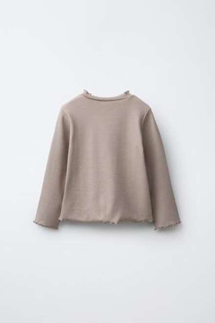 ZARA ФУТБОЛКА В РУБЧИК С ВЫШИВКОЙ, СЕРЫЙ