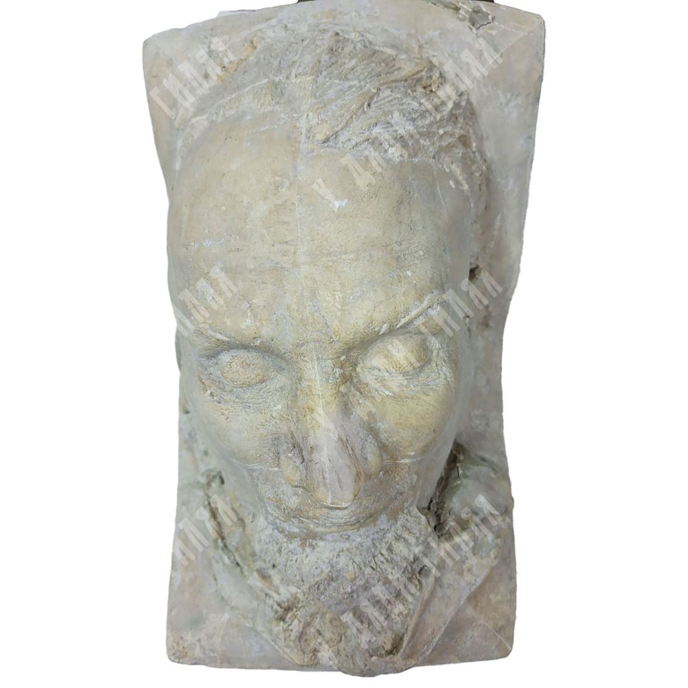 Динес Ю. С. Император Пётр I со штурвалом. Фрагмент памятника к 300-летию Российского флота. Гипс, ф