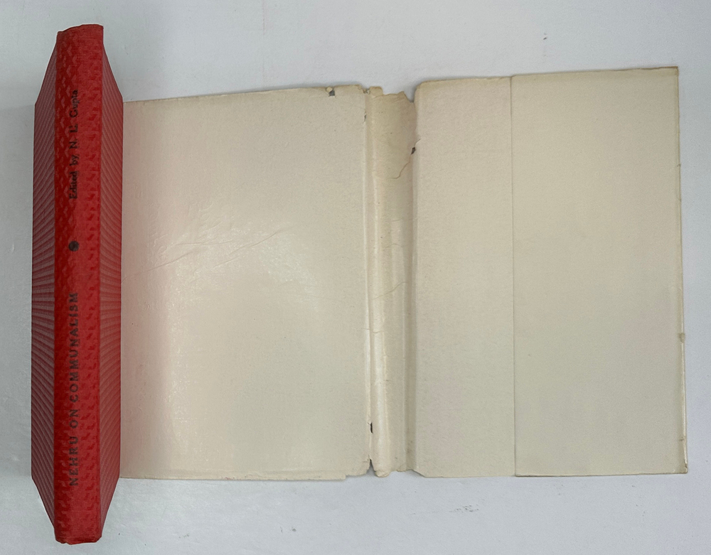 Гупта Н. Л. Неру о коммунализме. Дели. 1965 г.На английском языке. автограф