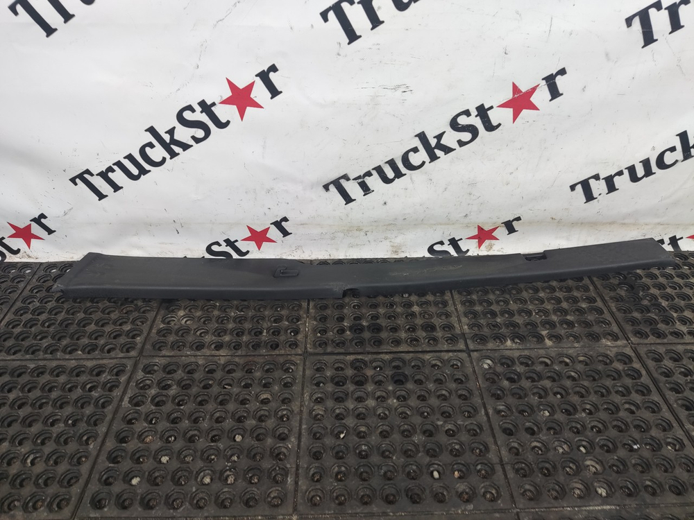 Накладка стойки левой 2020г.