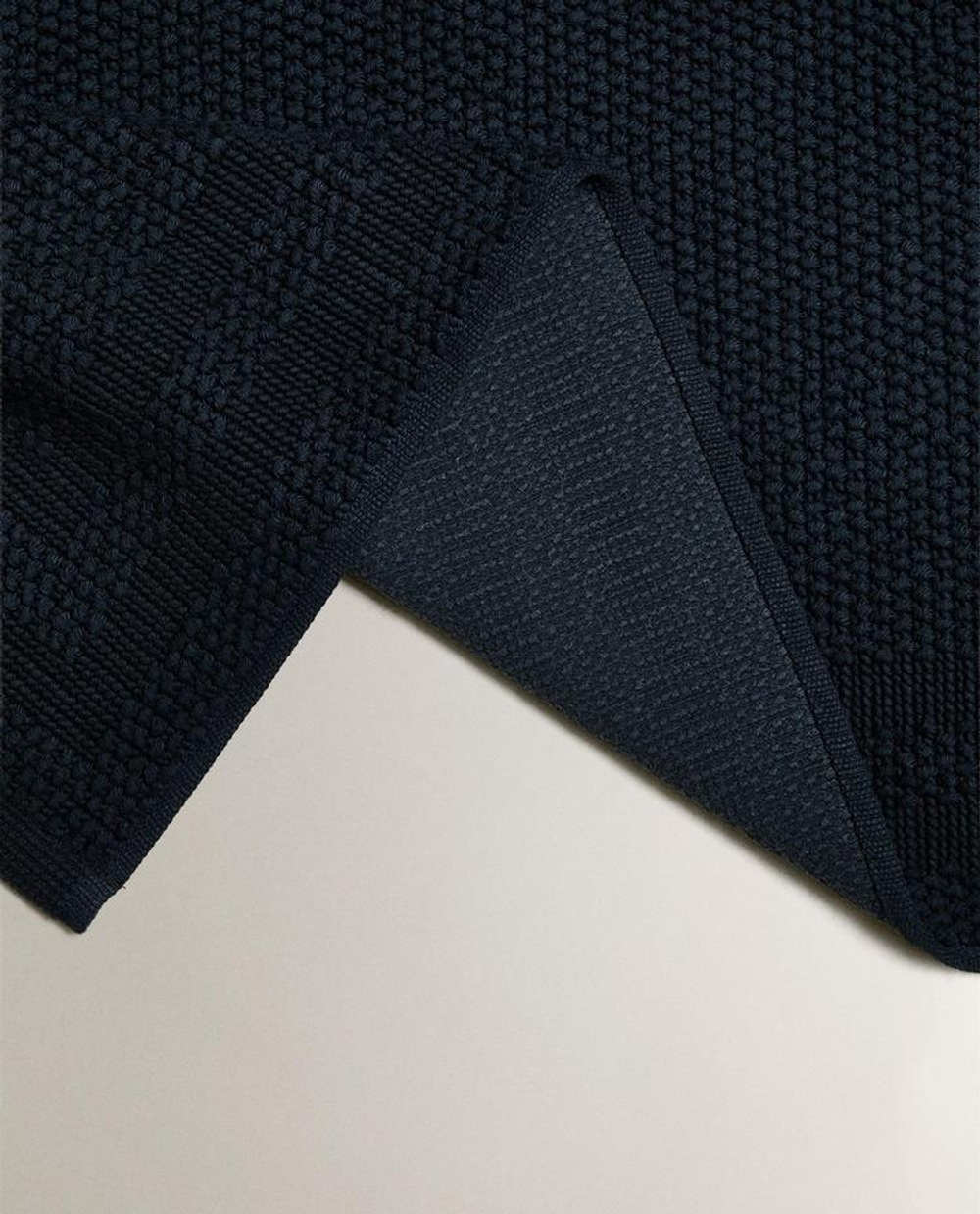 ZARA HOME КОВРИК ДЛЯ ВАННОЙ ИЗ ХЛОПКА С АНТИСКОЛЬЗЯЩЕЙ ПОВЕРХНОСТЬЮ, ЧЕРНИЛЬНО-СИНИЙ