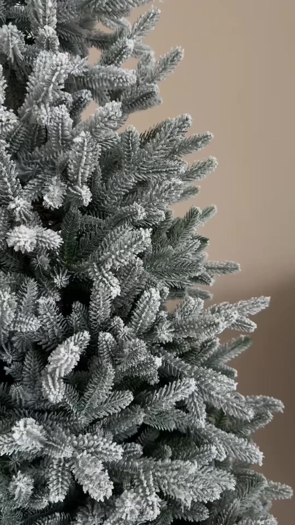 Заснеженная елка на ножке «Николь» (Литая хвоя) 180 см / 1,8 м