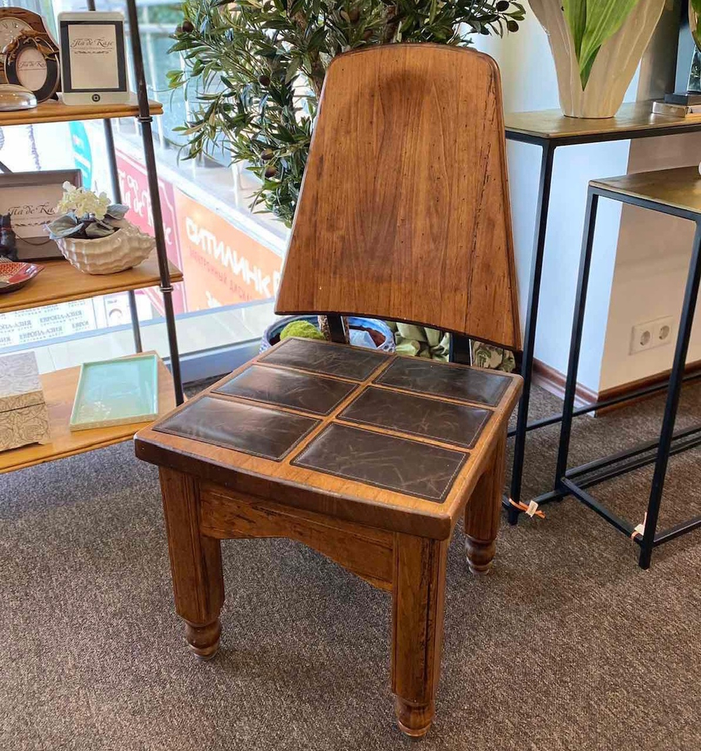 Стул с кожаной вставкой