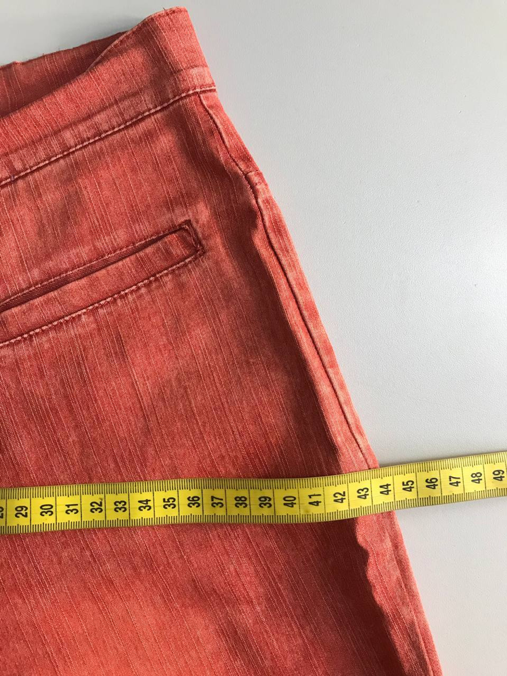 Джинсы интересного оттенка, маркировка 26, визуально 42 размер