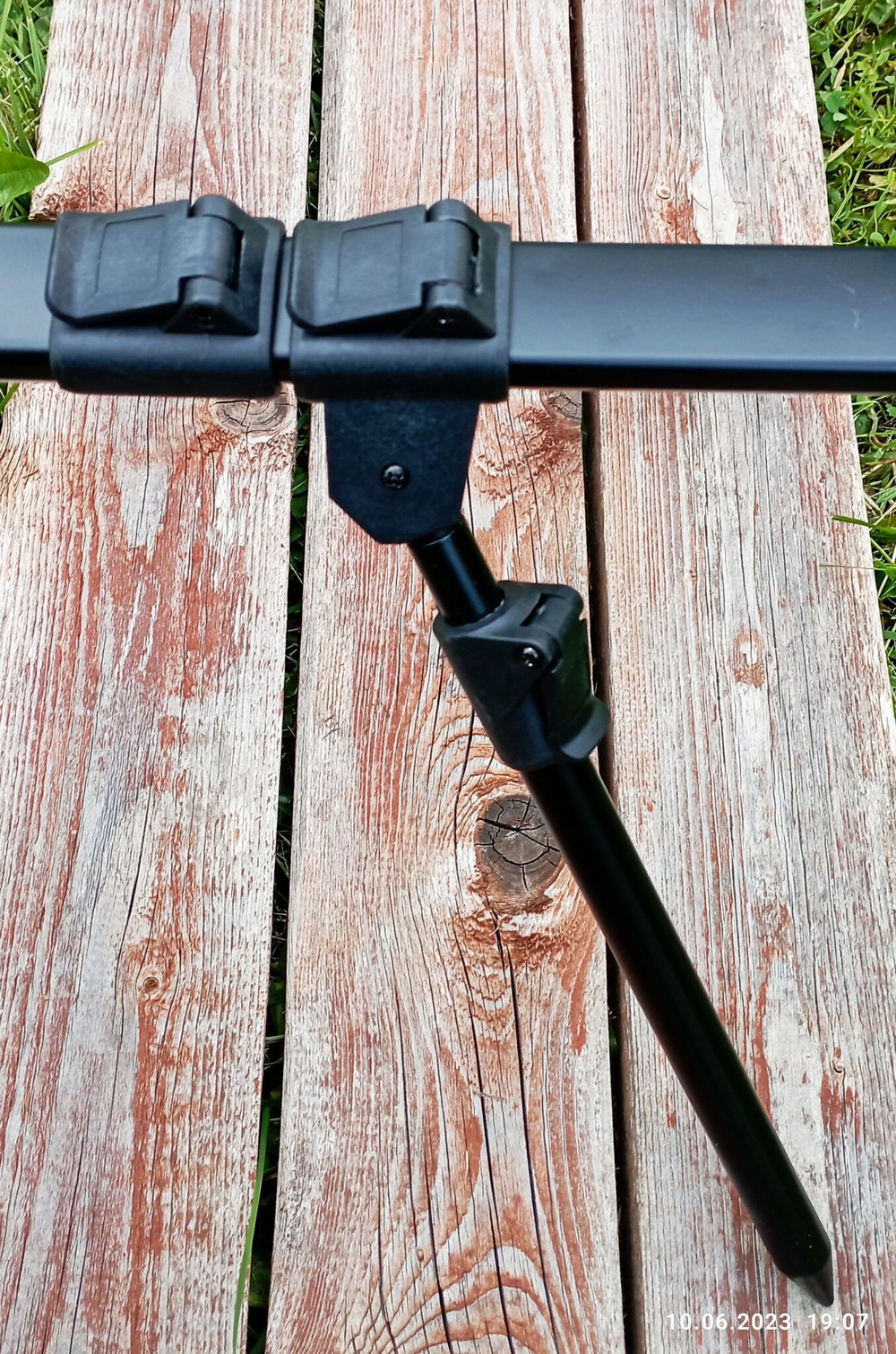 Под для рыбалки Dayo, род-под для удилищ, держатель для удочек, подставка для 4 удилищ. Место под "Ушки" на резьбе.