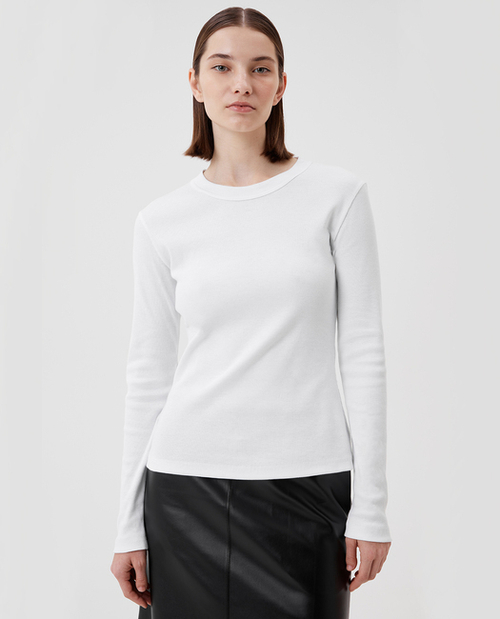Лонгслив приталенного силуэта с круглой горловиной