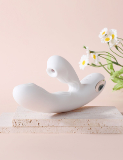 Белый вибратор-кролик Eria с вакуумной стимуляцией, функцией tapping и нагревом - 21,5 см.