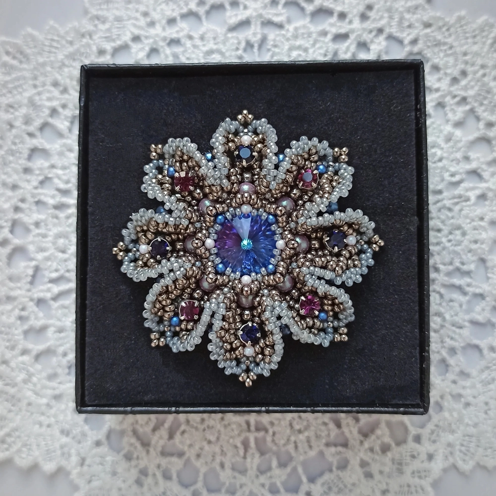 Мастер-класс по броши Crystal Flower