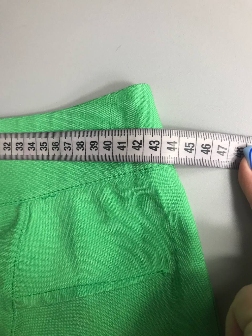 Юбка приятного оттенка льняная, визуально на 50 размер