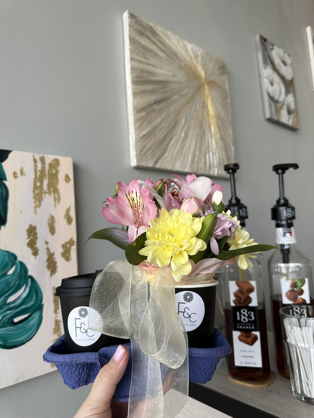 Комплимент 🩷кофе+цветы☕️💐