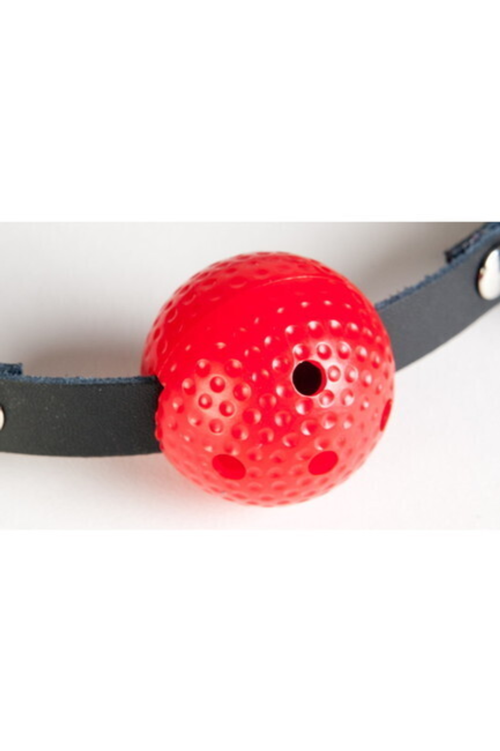 Кляп красный на кожаном ремешке Theatre (Цвет: красный с черным)