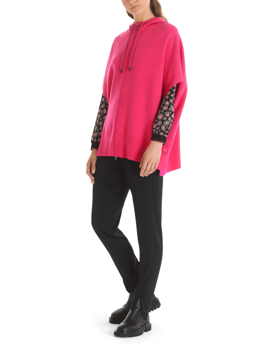 Жилет из шерсти с капюшоном