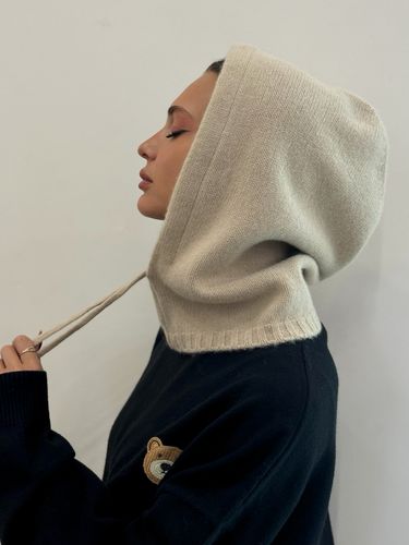 Бежевый капор из шерсти и кашемира