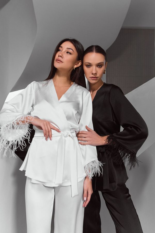 ЧЁРНОЕ КИМОНО С ПЕРЬЯМИ НА РУКАВАХ