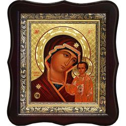 Казанская икона Божьей Матери на золотом фоне.