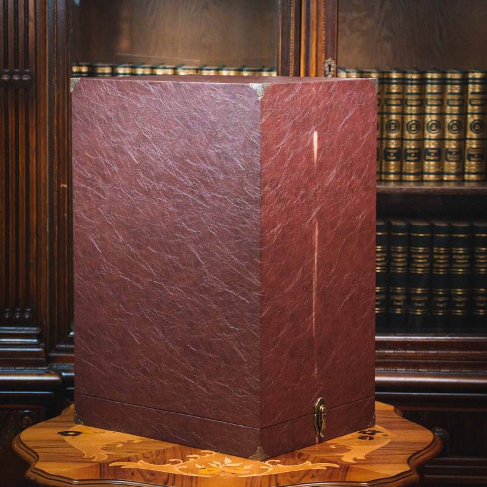 Кабинетная скульптура «Индеец с копьем»