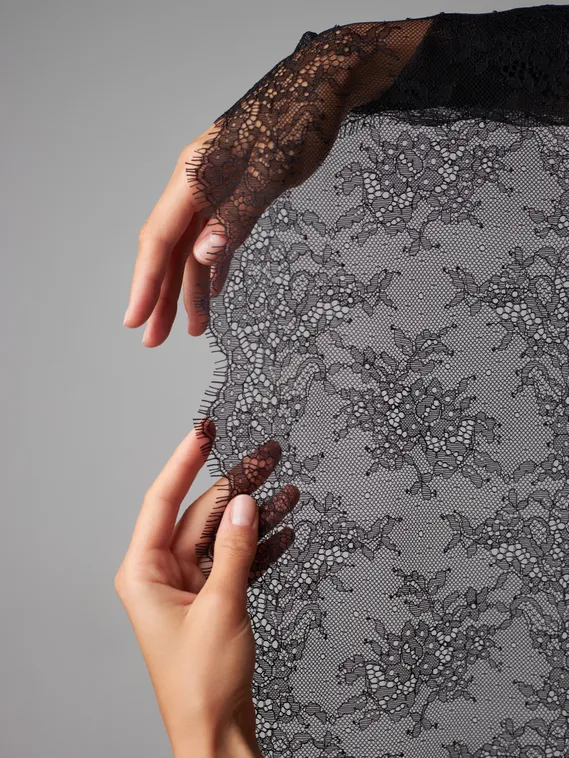 01-11 Кружево шантильи 23 см, черный 170