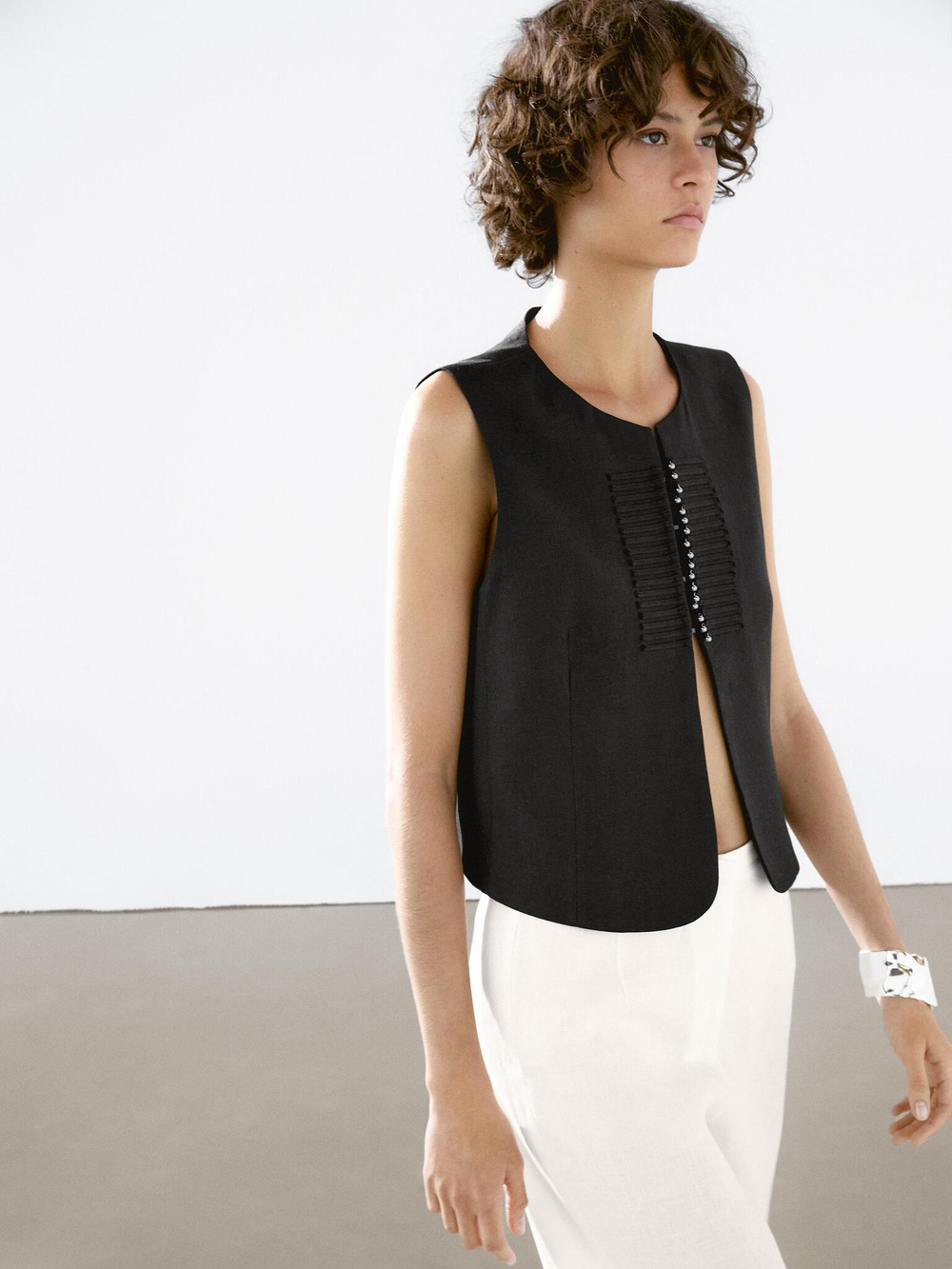 Massimo Dutti Жилет из смесового льна с отделкой бусинами, черный