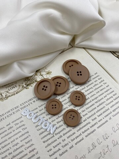 Пуговицы на прокол светло-коричневые матовые с подкрученным ободком