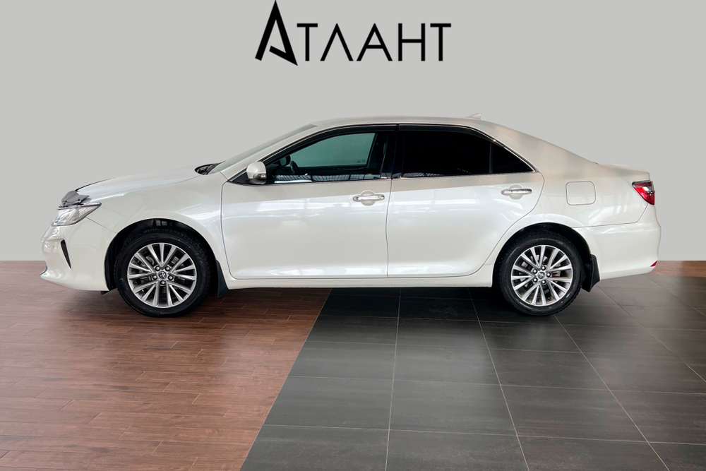 Toyota Camry, 2016 год