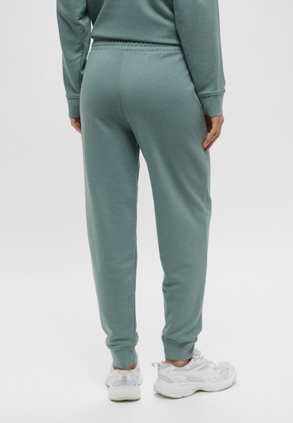 Брюки спортивные женские PUMA ESS SCRIPT Comfort Sweatpants TR cl