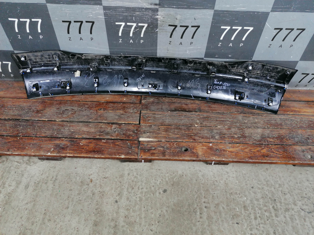 Накладка двери багажника верхняя Tank 500 21-нв Б/У Оригинал 5506300XKV3BBN1