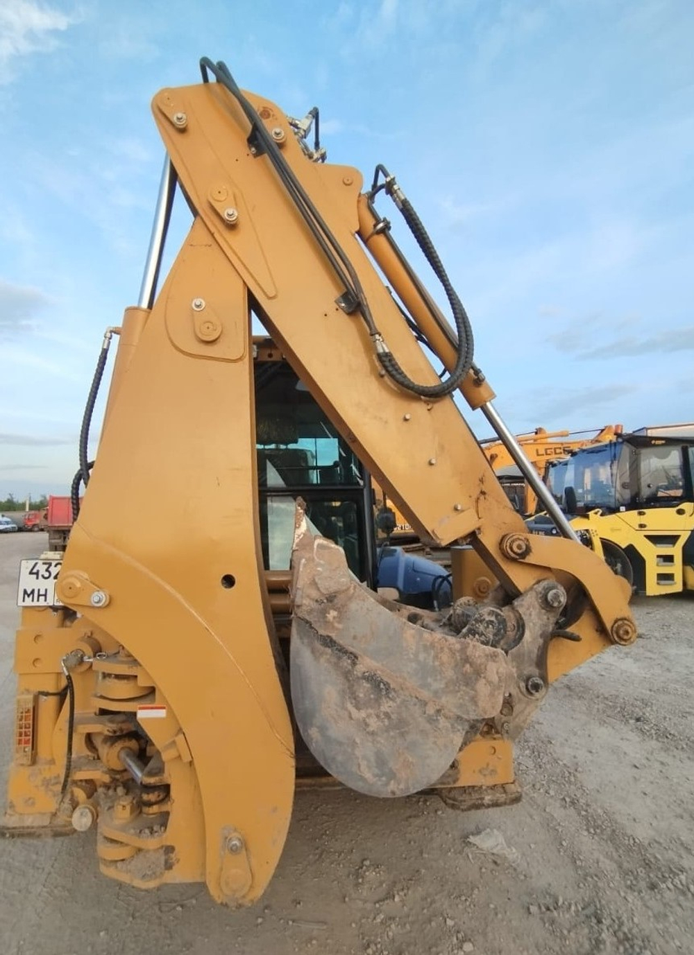 LGCM LGB* Экскаватор-погрузчик LGB88 (Дизельный, 4,3 л, 102 л.с., АТ)