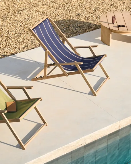 Складной шезлонг для улицы Vilara в полоску синего и бежевого цвета