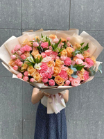 Авторский букет с персиковыми пионовидными розами