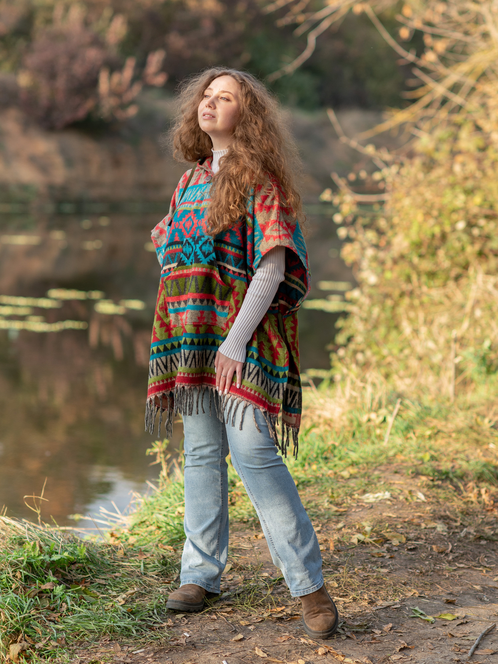 Пончо шерстяное с орнаментом