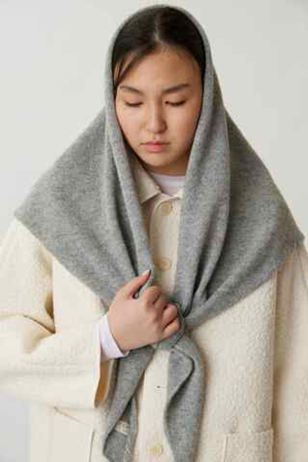 Косынка из шерти светло-серая