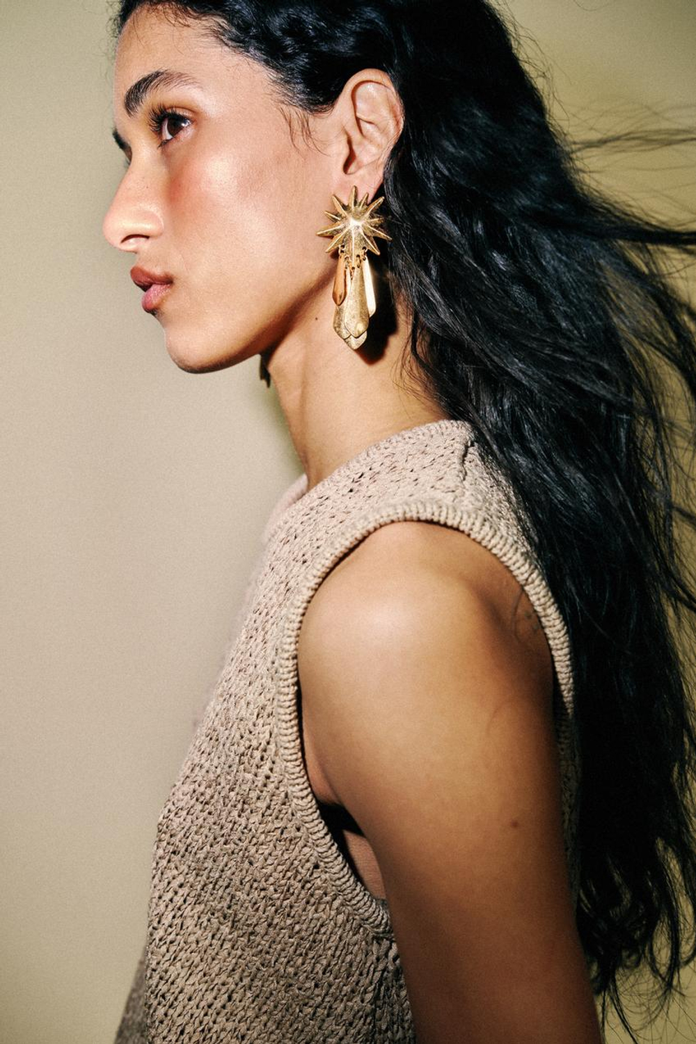 ZARA МЕТАЛЛИЧЕСКИЕ СЕРЬГИ «СОЛНЦЕ С БАХРОМОЙ» ЗОЛОТИСТЫЙ