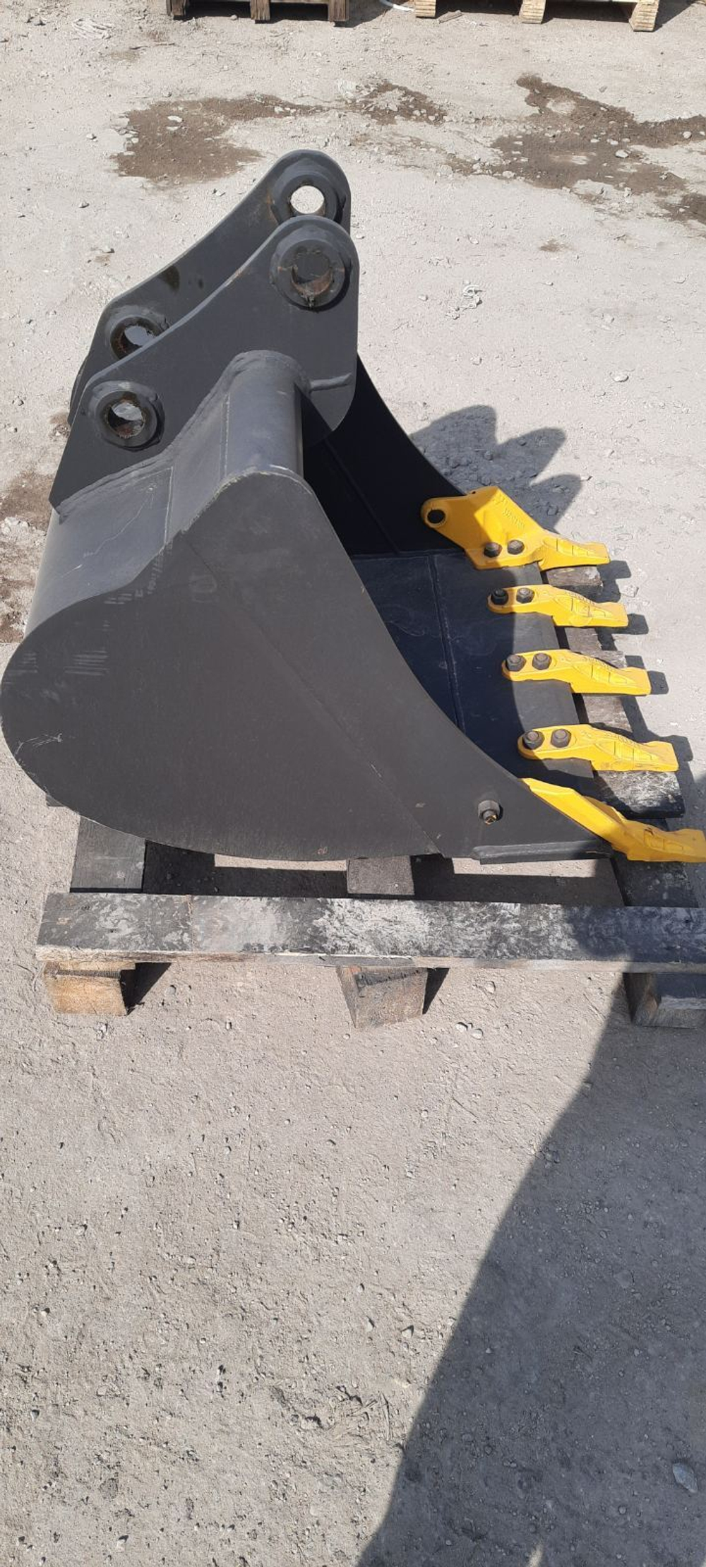 Ковш Komatsu WB93/WB97 800 мм 0,22 м3 (42N-812-1610)