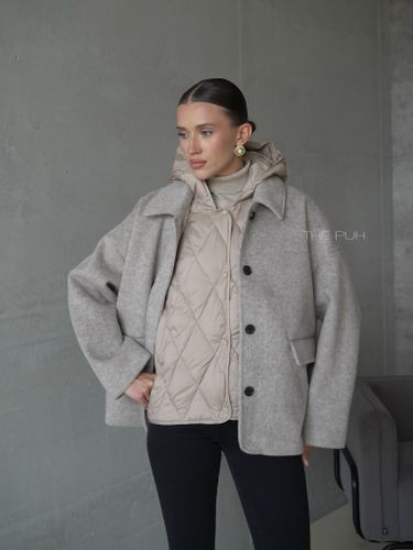 Бежевое пальто-пиджак с утепленным жилетом