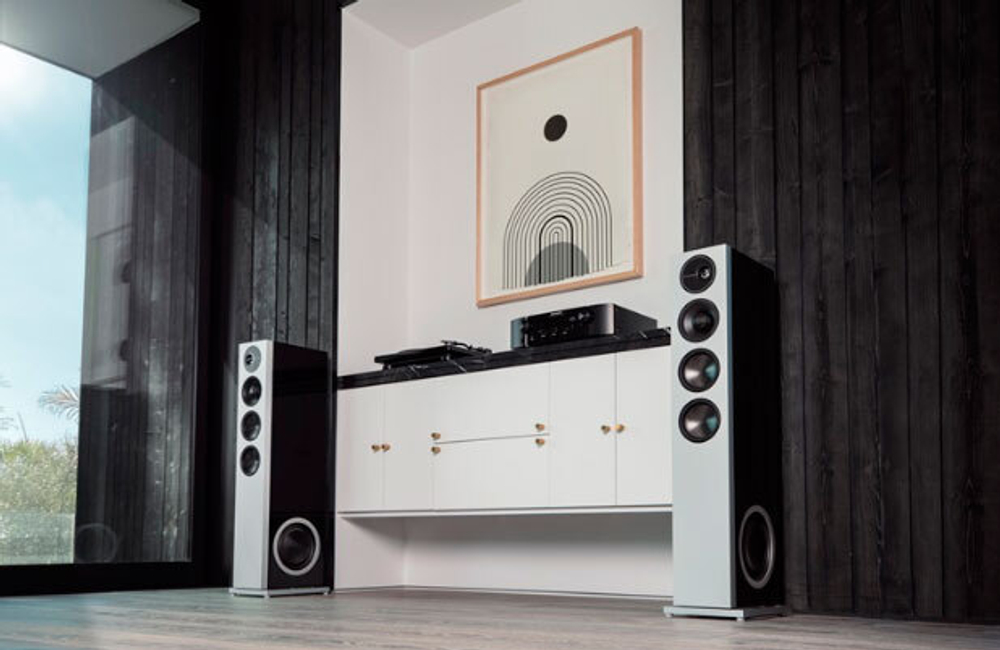 Definitive Technology Demand D15