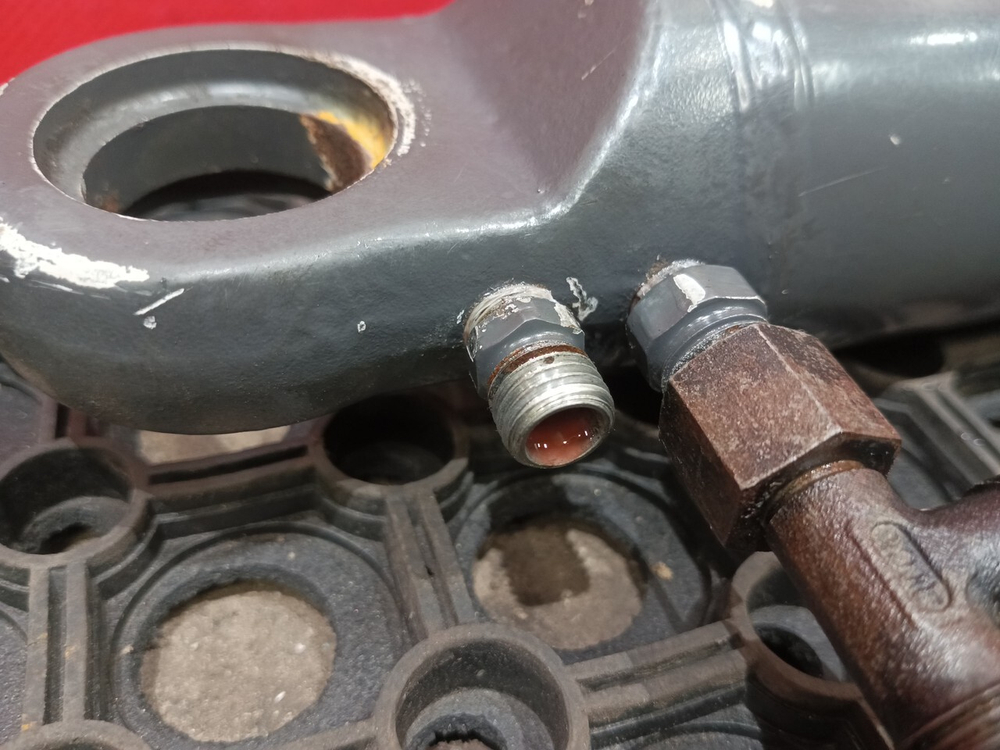 Цилиндр подъема кабины