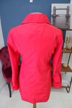 Ветровка яркого цвета 46 размер