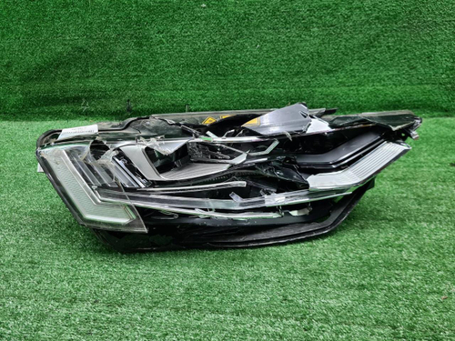 Битая Фара правая Audi A8 4 D5 (2017-2022) Laser