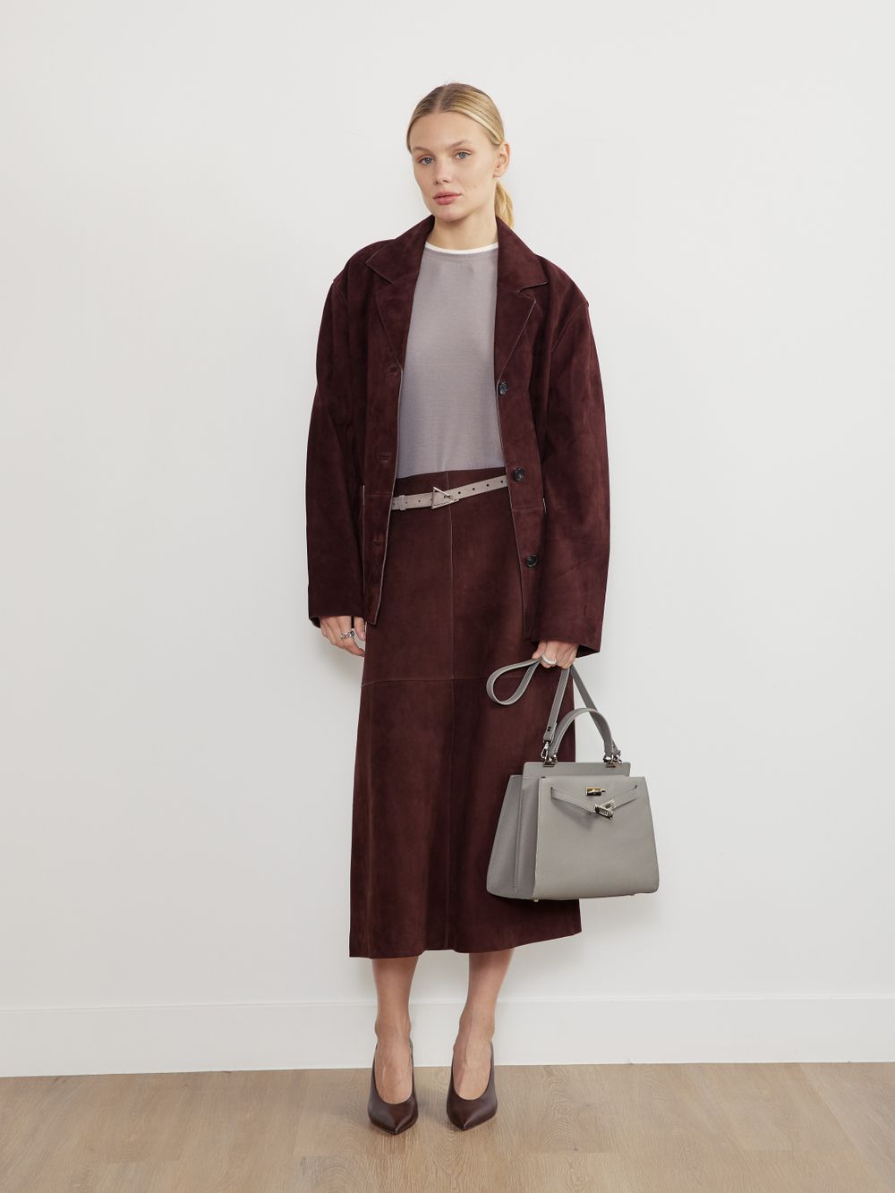 БАЗОВЫЙ ТОНКИЙ РЕМЕНЬ С ТРЕУГОЛЬНОЙ ПРЯЖКОЙ ЗАМША СЕРЫЙ