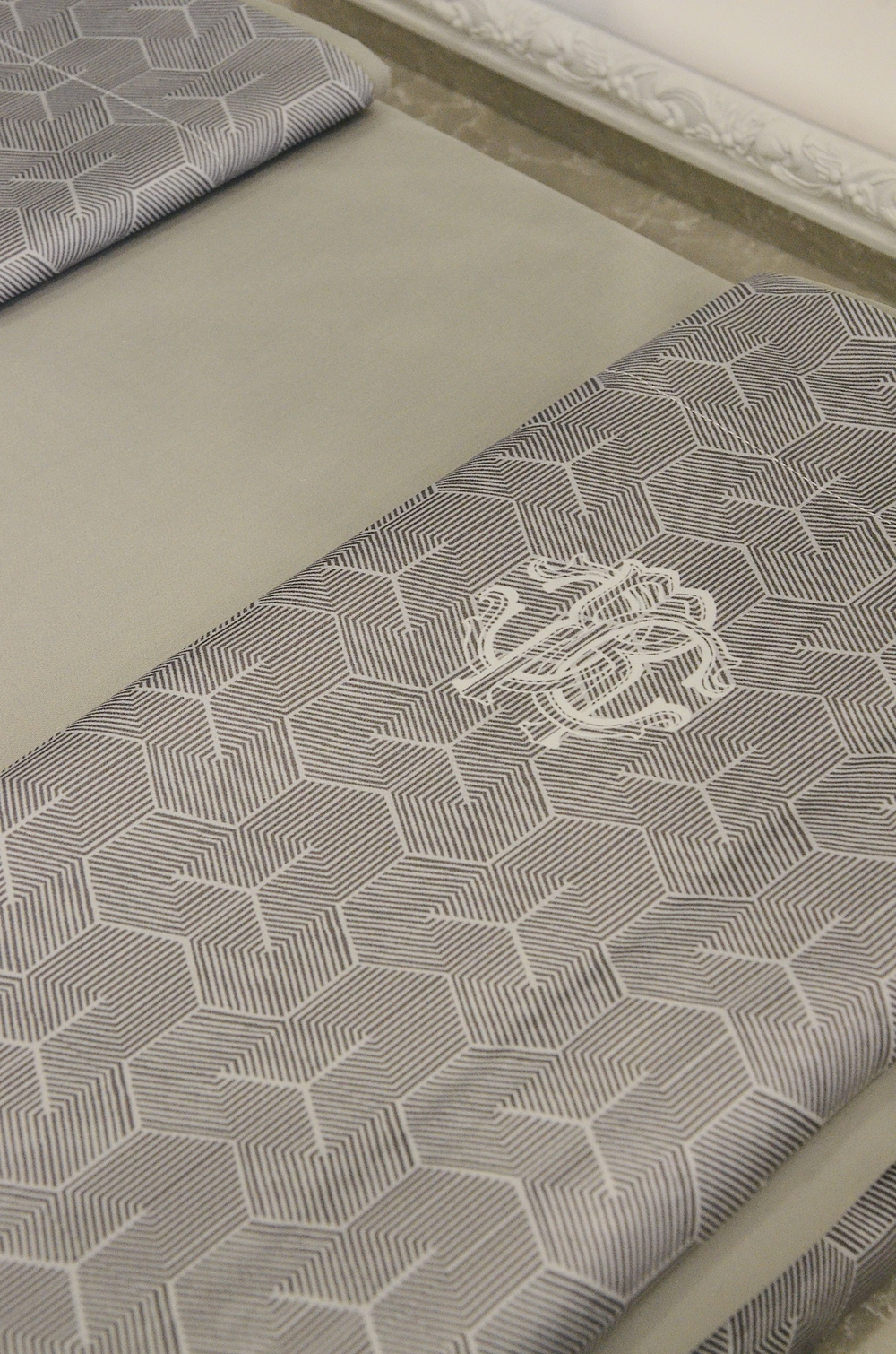 Постельное белье Roberto Cavalli Geometry Gray