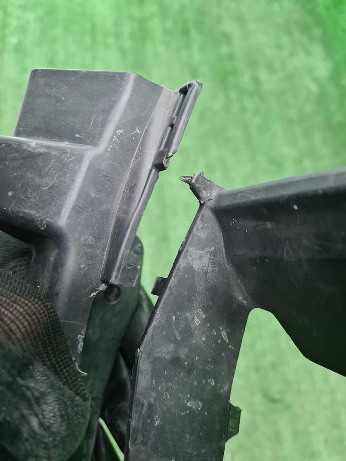 Кронштейн переднего бампера BMW 5er G30 (17-20)