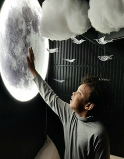 Шикарный космический светильник, который можно вешать на стену и на потолок