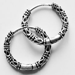 Серьги кольца серебристые
