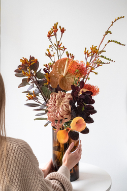 Сложный, пряный букет с оттенками горечи, как хорошее вино или честный комплимент.