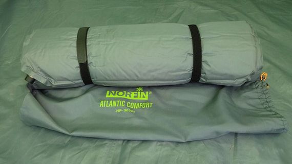Коврик самонадувающийся Norfin Atlantic Comfort NF, в собранном виде с чехлом.