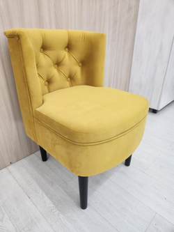 Кресло в каретной стяжка на дер ножках, горчичный велюр